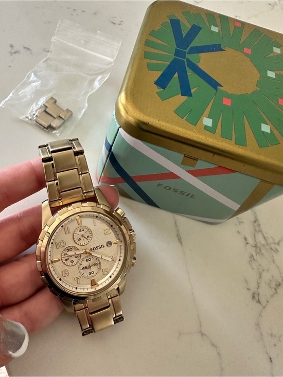 Fossil Other - Fossil Gold-Tone Watch Unisex *NEEDS NEW BATTERY* comes with extra links & box